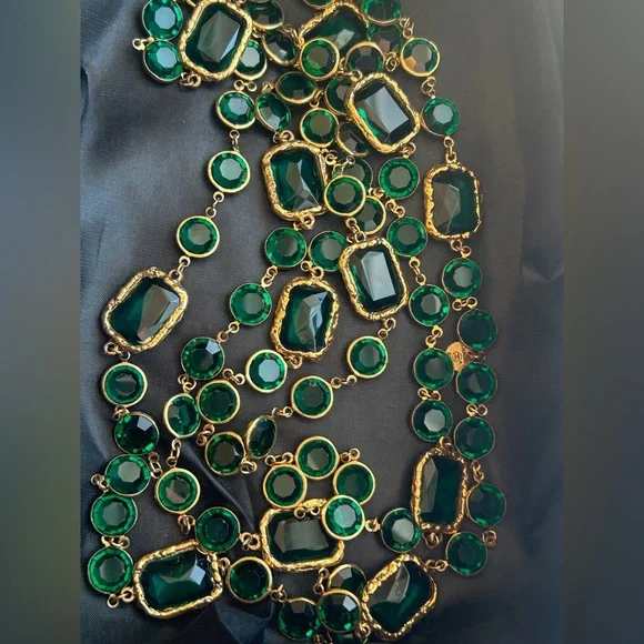 Vintage CHANEL Gripoix Glass Emerald Crystal Chicklet Sautoir Statement Necklace - Picture 8 of 16